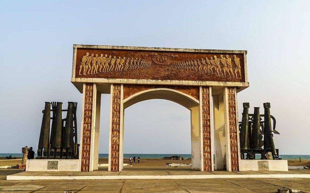 Le Bénin, une destination touristique à découvrir - Tourisme Benin Porte du non retour edited