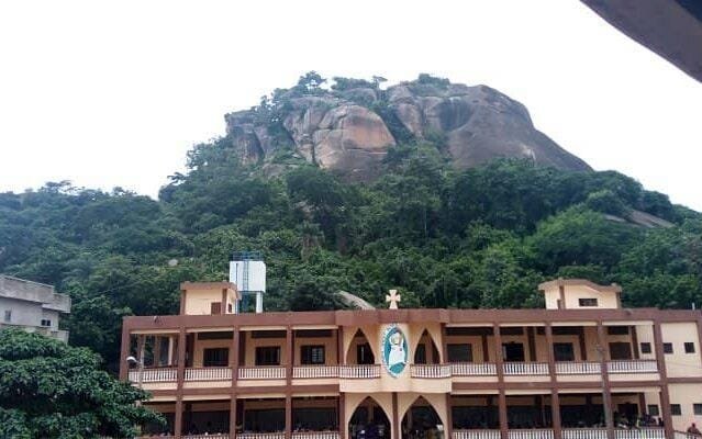 Le Bénin, une destination touristique à découvrir - Tourisme Benin Grotte Notre Dame dArigbo edited